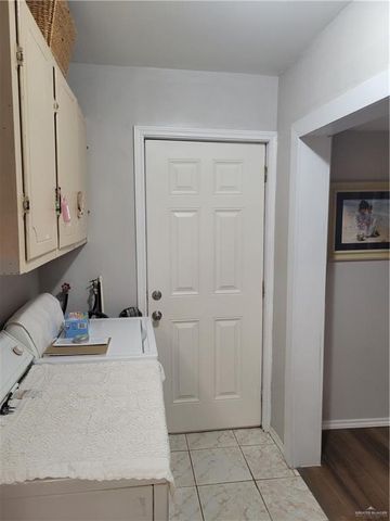313 Crisantema Street, Sullivan City, TX 78595