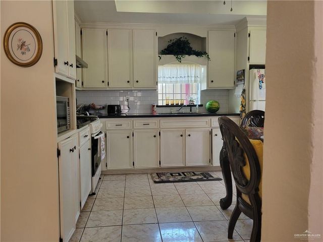 313 Crisantema Street, Sullivan City, TX 78595