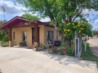 313 Crisantema Street, Sullivan City, TX 78595