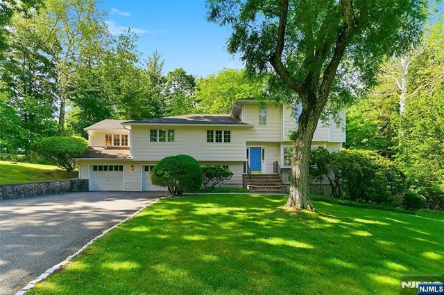 1 Winding Way, North Caldwell, NJ 07006