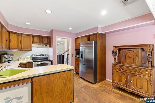 1 Winding Way, North Caldwell, NJ 07006