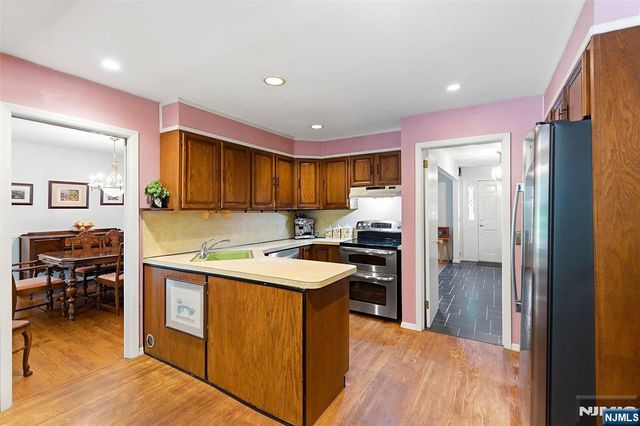 1 Winding Way, North Caldwell, NJ 07006