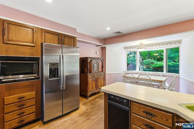 1 Winding Way, North Caldwell, NJ 07006