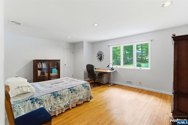 1 Winding Way, North Caldwell, NJ 07006
