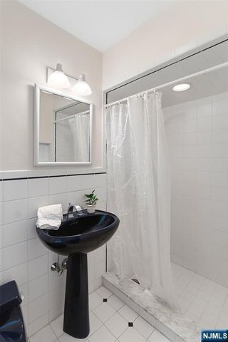 1 Winding Way, North Caldwell, NJ 07006