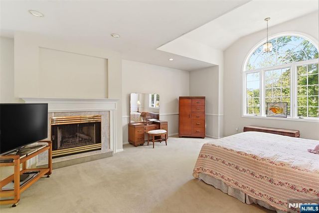 1 Winding Way, North Caldwell, NJ 07006