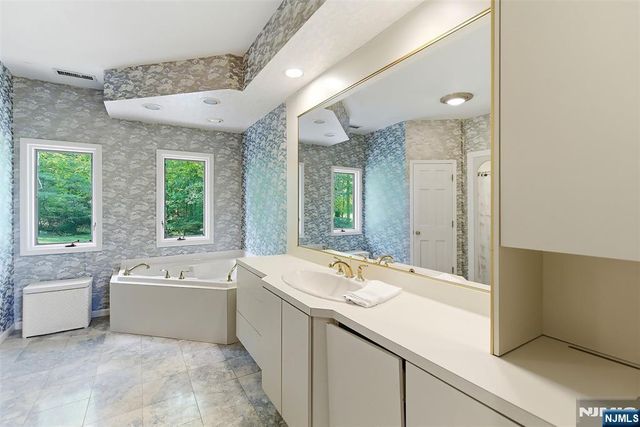 1 Winding Way, North Caldwell, NJ 07006