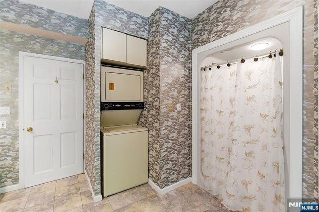 1 Winding Way, North Caldwell, NJ 07006