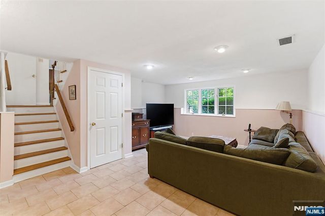 1 Winding Way, North Caldwell, NJ 07006