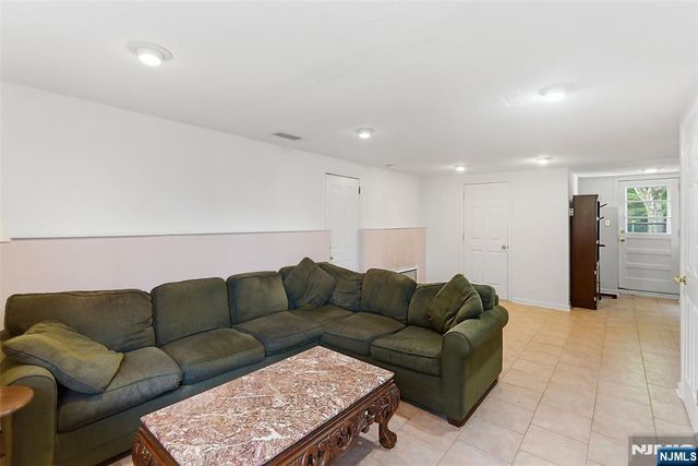1 Winding Way, North Caldwell, NJ 07006