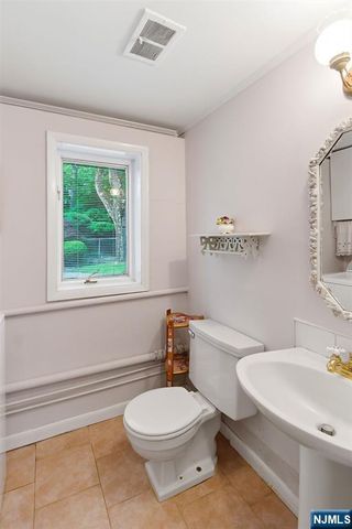 1 Winding Way, North Caldwell, NJ 07006