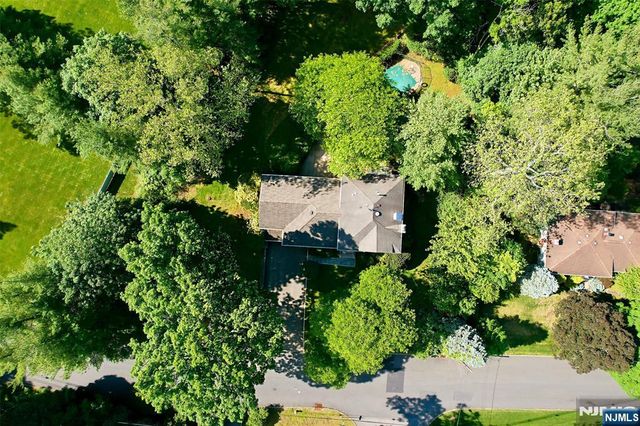 1 Winding Way, North Caldwell, NJ 07006