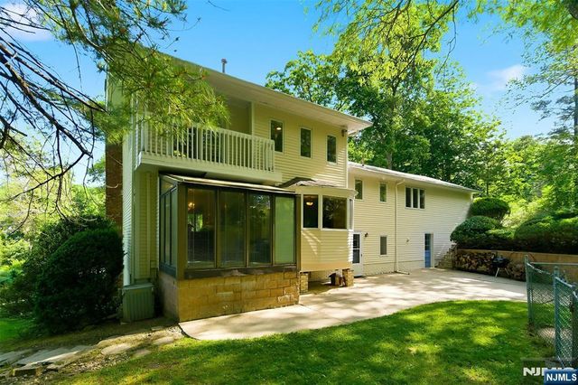 1 Winding Way, North Caldwell, NJ 07006