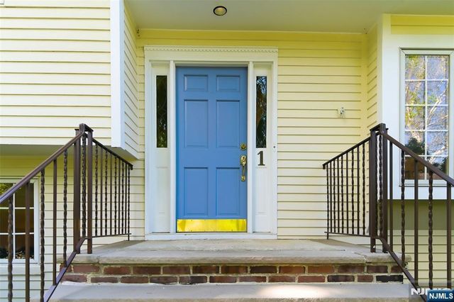1 Winding Way, North Caldwell, NJ 07006