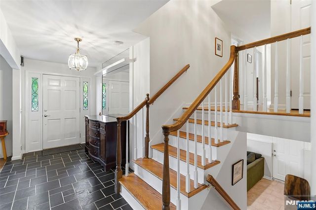 1 Winding Way, North Caldwell, NJ 07006