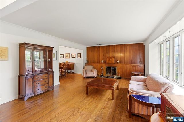 1 Winding Way, North Caldwell, NJ 07006