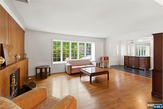 1 Winding Way, North Caldwell, NJ 07006