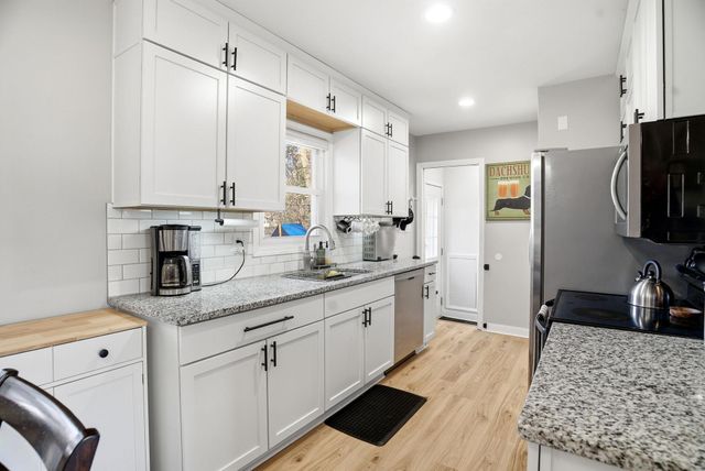 2303 7th Avenue E, North Saint Paul, MN 55109