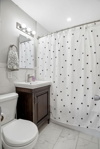 2303 7th Avenue E, North Saint Paul, MN 55109