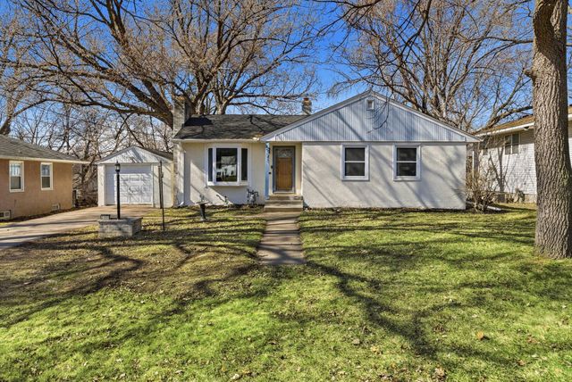 2303 7th Avenue E, North Saint Paul, MN 55109