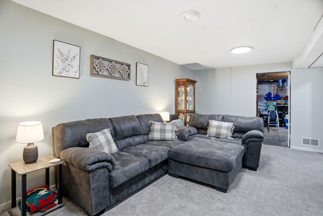 2303 7th Avenue E, North Saint Paul, MN 55109