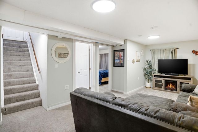 2303 7th Avenue E, North Saint Paul, MN 55109