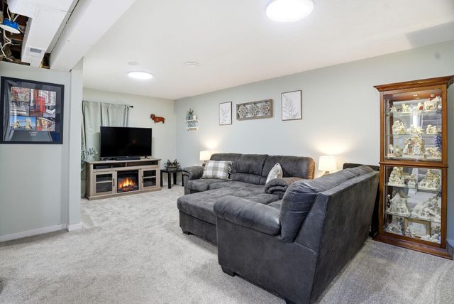 2303 7th Avenue E, North Saint Paul, MN 55109