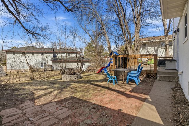 2303 7th Avenue E, North Saint Paul, MN 55109