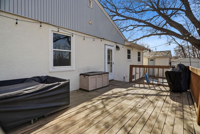 2303 7th Avenue E, North Saint Paul, MN 55109