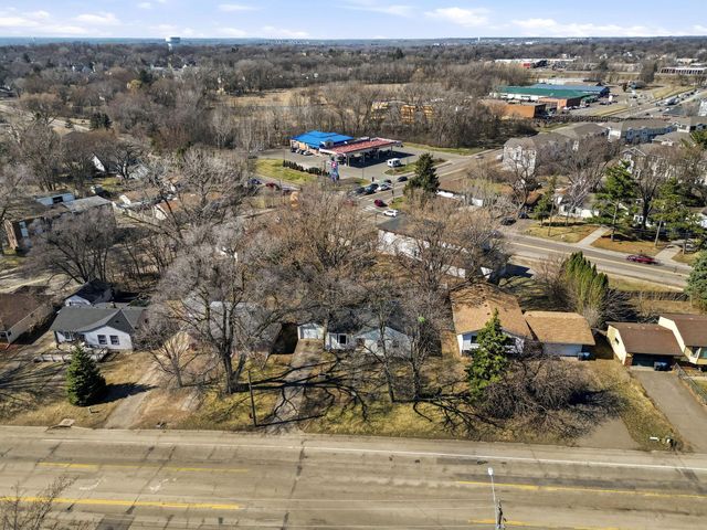 2303 7th Avenue E, North Saint Paul, MN 55109