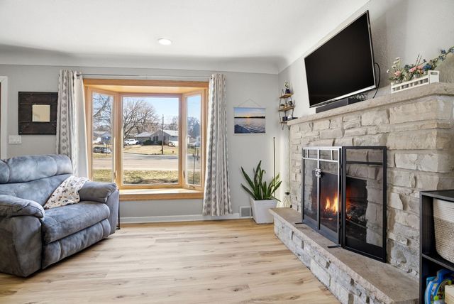 2303 7th Avenue E, North Saint Paul, MN 55109