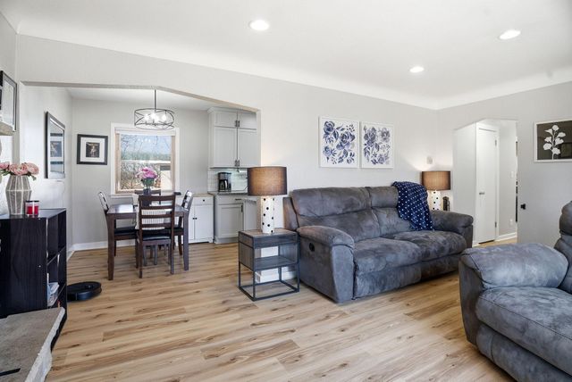 2303 7th Avenue E, North Saint Paul, MN 55109