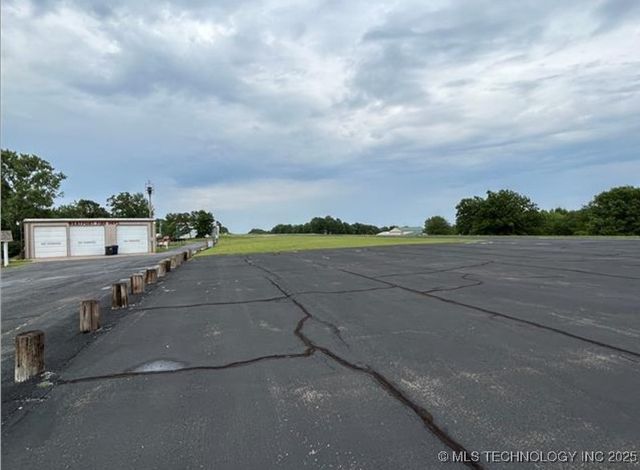 2550 W Hillcrest Drive, Cleveland, OK 74020