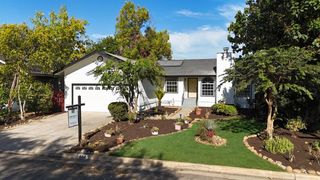 554 N Burgan Avenue, Fresno, CA 93727