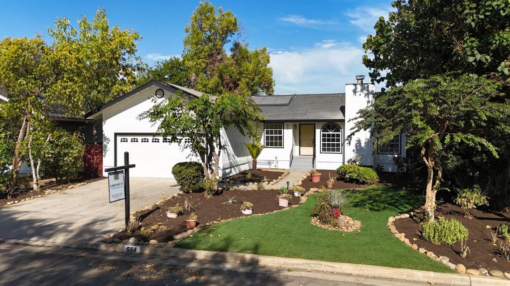 554 N Burgan Avenue, Fresno, CA 93727