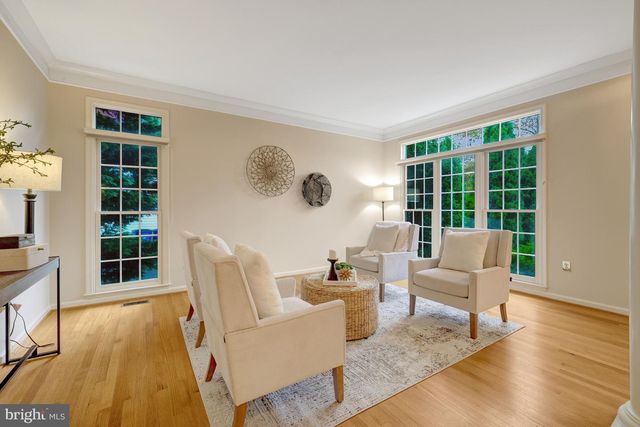 902 LEONA LN, Herndon, VA 20170