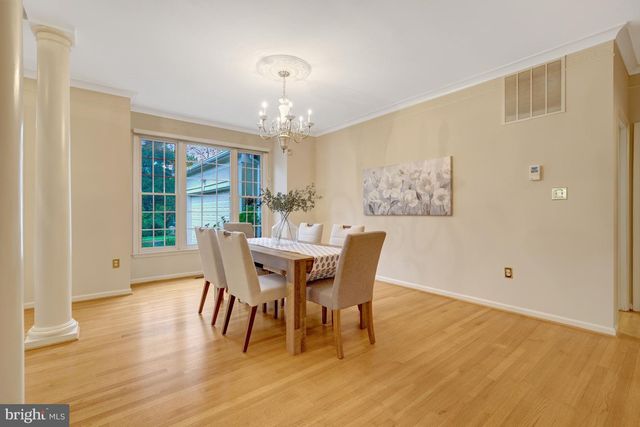 902 LEONA LN, Herndon, VA 20170