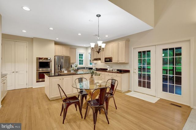902 LEONA LN, Herndon, VA 20170