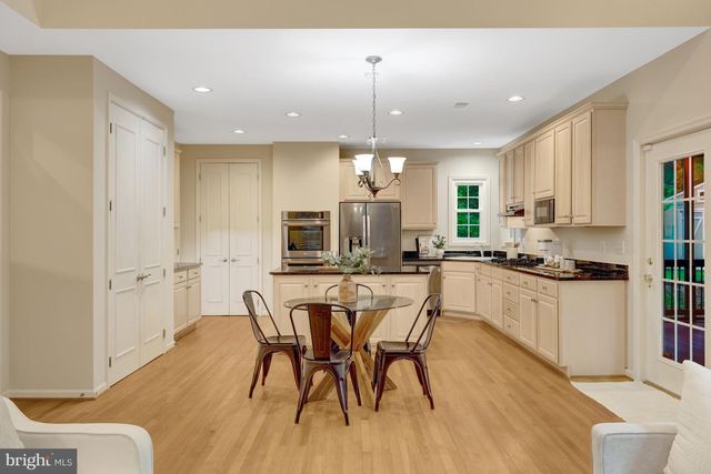 902 LEONA LN, Herndon, VA 20170