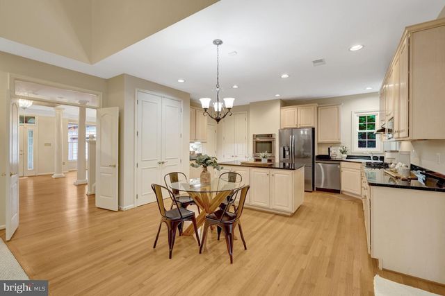 902 LEONA LN, Herndon, VA 20170