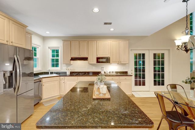 902 LEONA LN, Herndon, VA 20170
