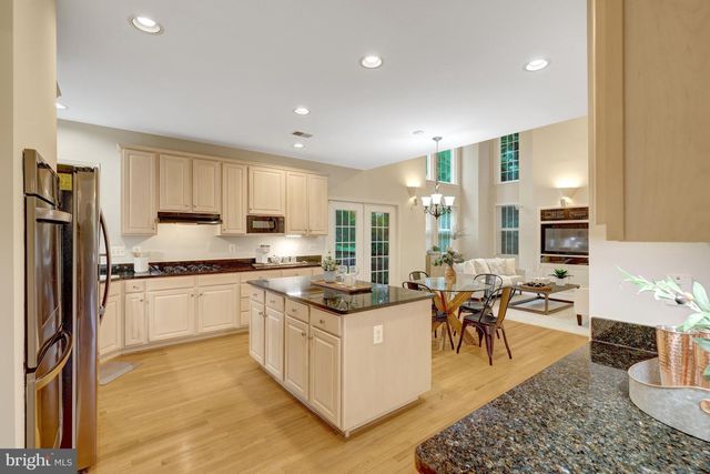 902 LEONA LN, Herndon, VA 20170