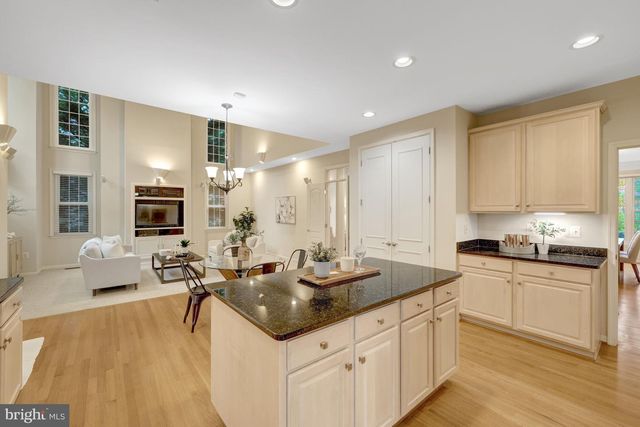 902 LEONA LN, Herndon, VA 20170