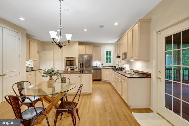 902 LEONA LN, Herndon, VA 20170