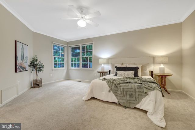 902 LEONA LN, Herndon, VA 20170