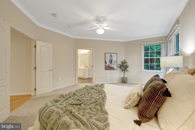 902 LEONA LN, Herndon, VA 20170