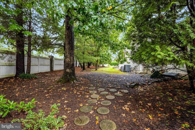 902 LEONA LN, Herndon, VA 20170