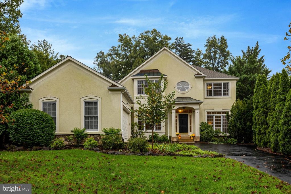 902 LEONA LN, Herndon, VA 20170