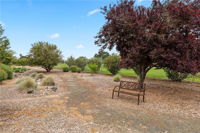 18 Flag Way, Paso Robles, CA 93446
