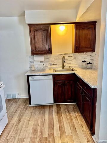 9540 Mercedes, Redford, MI 48239